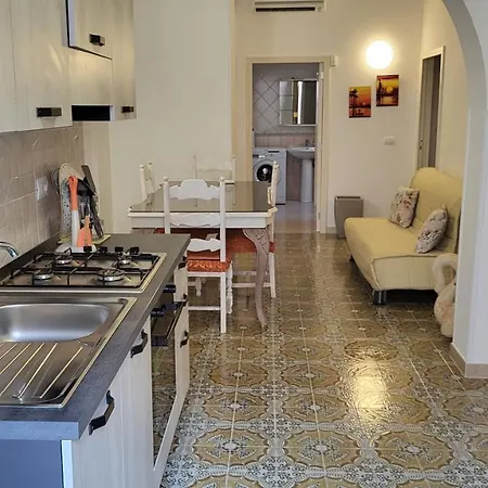 Aragosta 2 1 Bagno 1 Cucina E Giardino Holiday home